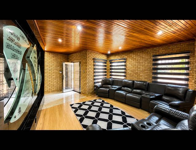 5 BEDROOM HOUSE FOR SALE IN LENASIA